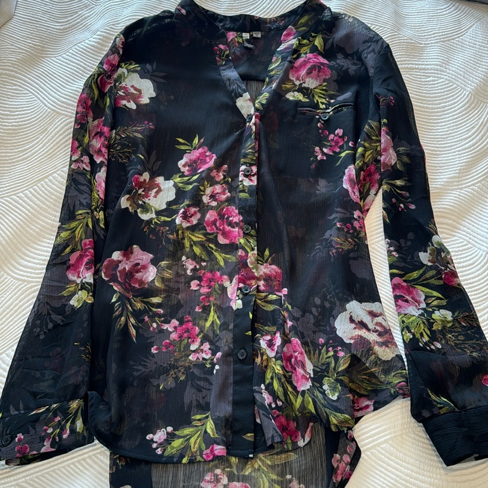 Kut from the Kloth size Medium floral blouse